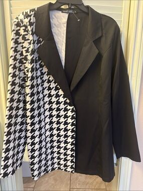 Touch Me Two-Tone Black Houndstooth Contrast Blazer Jacket